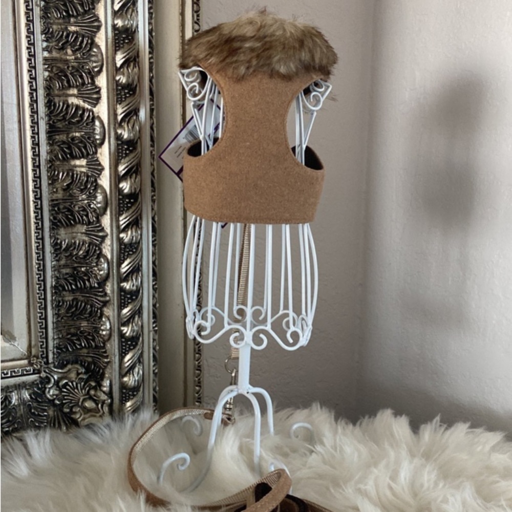 Dog harness w/ fur collar & matching leash S